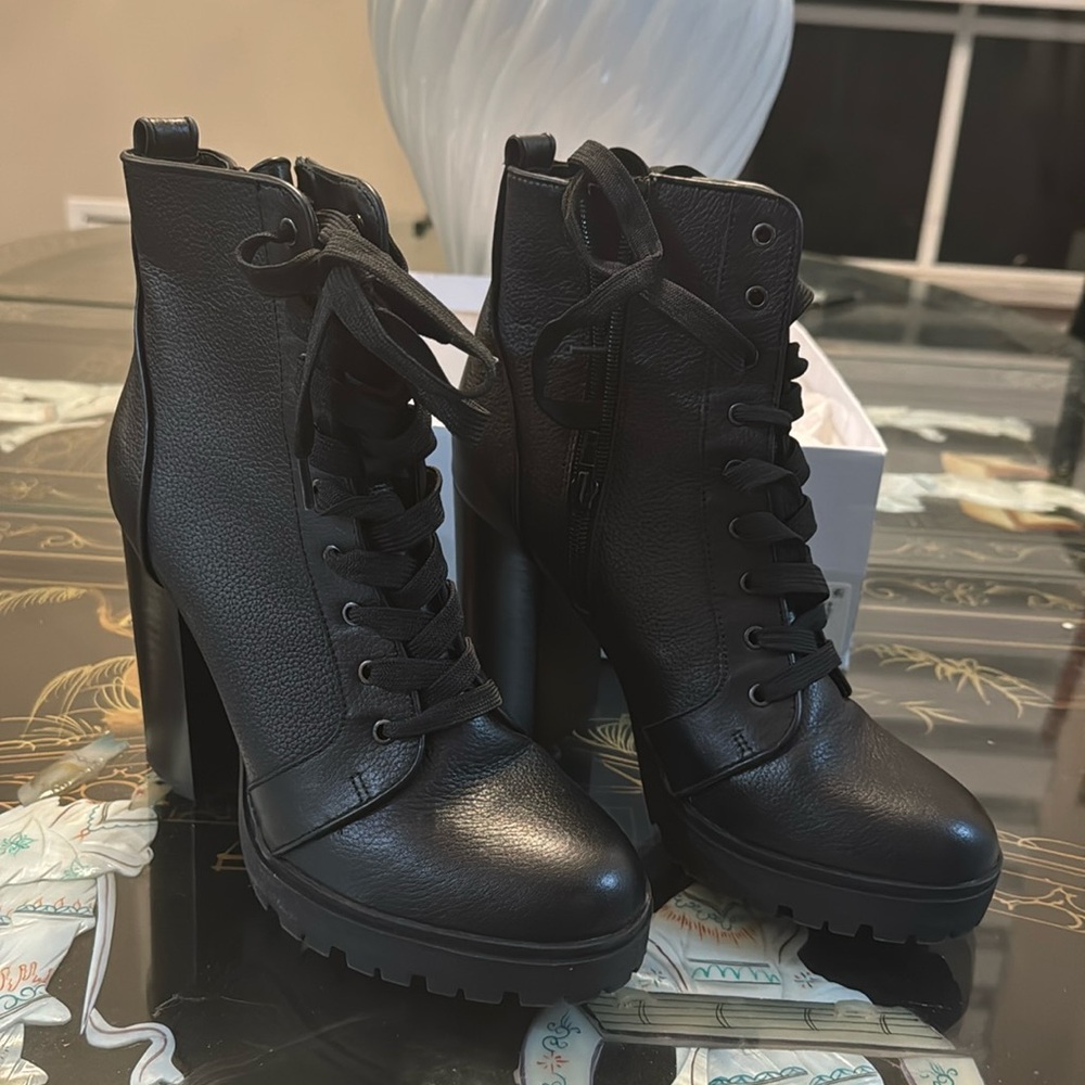 Steve Madden Laurie Black Leat Boots